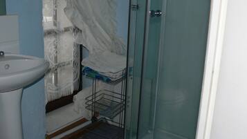 Douche, serviettes fournies