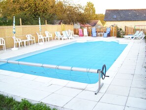 Pool - Cottage 'La Laverie' with Shared Pool, Shared Garden and Wi-Fi (Allonnes)