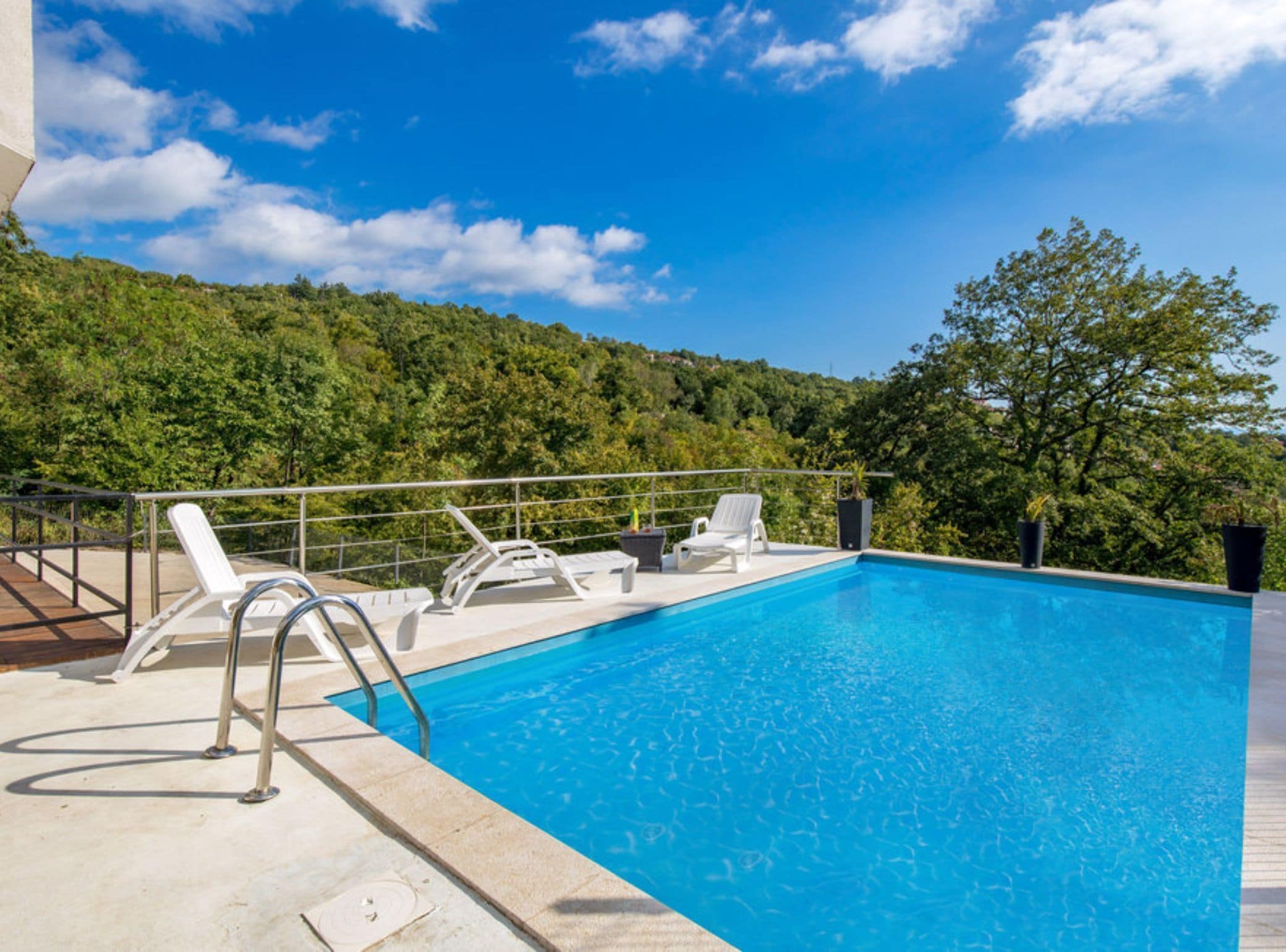 Huis (Holiday Home Nikas) | Buitenzwembad