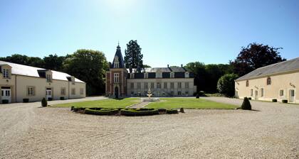 Bed & Breakfast Orangerie XVIIIe - Swimming pool & Spa - Domaine near Chartres