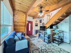 Living area - Alpine Lookout Cabin: 2 Balconies + Private Suite (Running Springs)