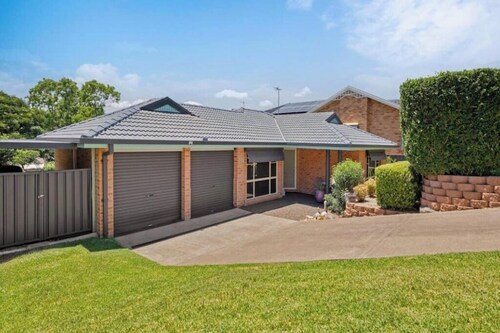 Elegant 4BR Muswellbrook Home | Secure Parking