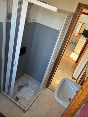 Shower, hair dryer, bidet, towels - Apartment in the midst of nature that will help regenerate your body and mind (Castiglione dei Pepoli)