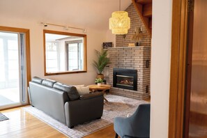 Interior - 4BR Lake Access Cottagen Sauna + Firepit w/ WiFi TV (Carrying Place)