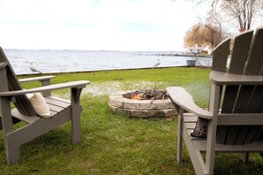Property grounds - 4BR Lake Access Cottagen Sauna + Firepit w/ WiFi TV (Carrying Place)