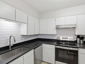 Private kitchen - Fort Worth Casa 2 Is Ready For You (Fort Worth)