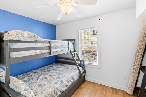 Short walk to beach/close to attractions