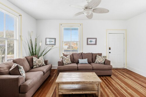 Short walk to beach/close to attractions