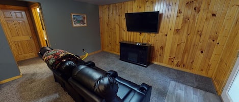 TV, fireplace, DVD player, books