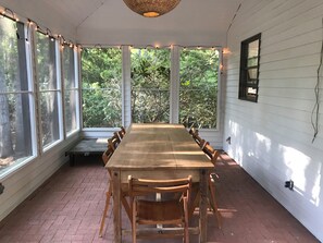 Dining - Perfect 3-bedroom house with pool on lush treed garden flag lot  in East Hampton (East Hampton)