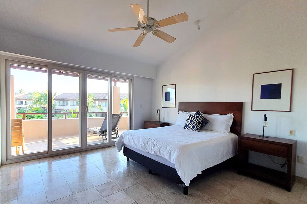 3 bedrooms, iron/ironing board, internet, bed sheets