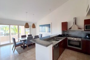 Private kitchen - 3 Bedroom Apartment in Isla Palmares, El Tigre Golf Club, Nuevo Vallarta (Nuevo Vallarta)