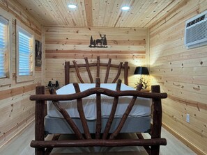 1 bedroom, WiFi - Buck Hill Campground Big Buck Camping Cabin (Newland)