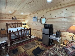 1 bedroom, WiFi - Buck Hill Campground Big Buck Camping Cabin (Newland)
