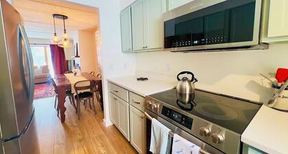 Newly Renovated Stowe Condo:Mtn Views, hiking/biking, ski in/out via trail, pool