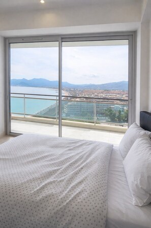 Room - Luxury 3BR Apartment with Panoramic View, Terrace & 3 Bathrooms Cannes festival (Cannes)