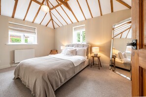 1 bedroom, iron/ironing board, Internet, bed sheets - The Cottage at Tuffon Hall, Sible Hedingham, Suffolk (Sible Hedingham)