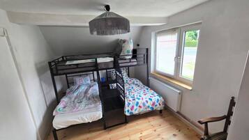 3 chambres, fer et planche à repasser, Wi-Fi, draps fournis