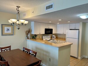Fridge, microwave, oven, stovetop - 2 bedroom, 2 bath Condo in beautiful Myrtle Beach with attached parking garage (Myrtle Beach)