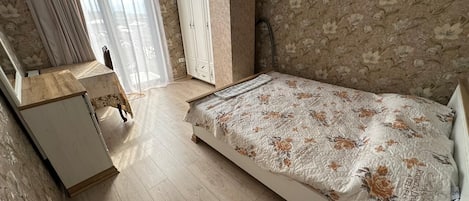 2 chambres, fer et planche à repasser, Wi-Fi gratuit, draps fournis