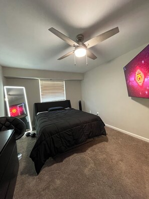 2 habitaciones, tabla de planchar con plancha, wifi y ropa de cama 