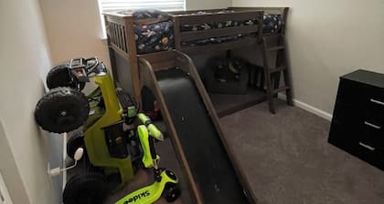 Cozy 2-bedroom apartment in charming Ellicott City with AC