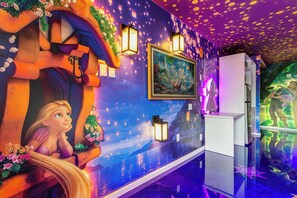 Interior - Rapunzel's Magical Studio (Kissimmee)