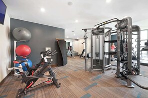 Fitness facility - Spacious & Modern Stay near King St - Sleeps 6! (Charleston)