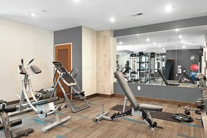 Fitness facility - Spacious & Modern Stay near King St - Sleeps 6! (Charleston)