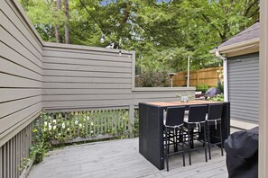 Outdoor dining - Modern House Near BeltLine & Piedmont Park (Atlanta)