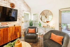 Smart TV - Walkable Atlanta Stay l BeltLine + Piedmont Park, Atlanta (Atlanta)