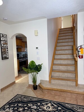 Interior - Beautiful & Luxurious 3 Bedroom Home Near All Amenities! (Calgary)