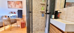 Bathroom - ihTop | 4 Bedrooms | 3 Bathrooms | 3 Balconies (Espinho)