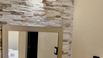 Habitación Premium, balcón | Baño | Regadera, toallas, jabón, papel de baño