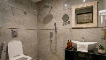 Deluxe Double Room, Garden View | Bathroom