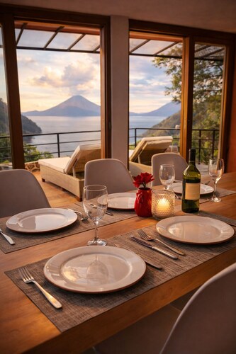 Fabulous 3-bedroom house in enchanting Jaibalito by the lake