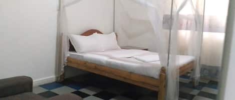 9 habitaciones, tabla de planchar con plancha, wifi y ropa de cama