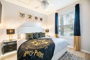 8 bedrooms, iron/ironing board, travel cot, free WiFi - NEW!Racing Simulator|Game Room|Movie Room|Sleep 21 (Kissimmee)