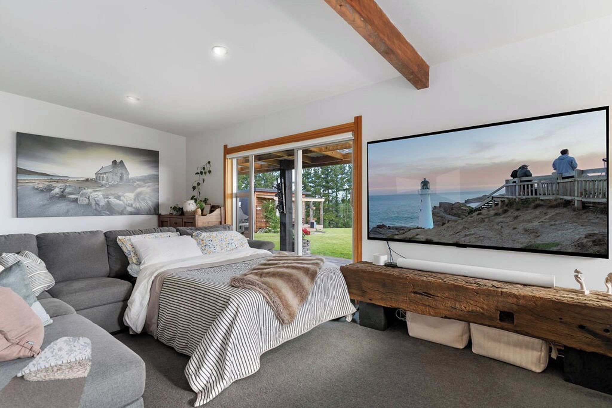 TV, fireplace