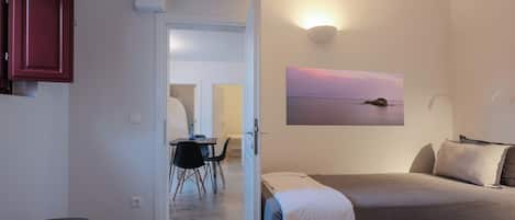 2 bedrooms, iron/ironing board, internet, bed sheets