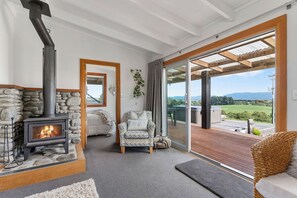 Interior - Serenity Cottage - John Barron Retreat (Kokotau)