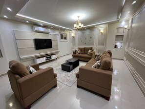 TV - Luxury Duplex with Private Pool in Shouyfat Near 5A (Cairo Governorate)