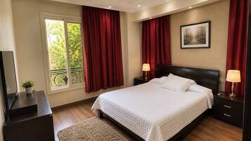 4 bedrooms, iron/ironing board, WiFi, bed sheets