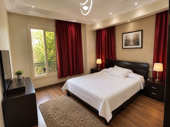 4 bedrooms, iron/ironing board, WiFi, bed sheets