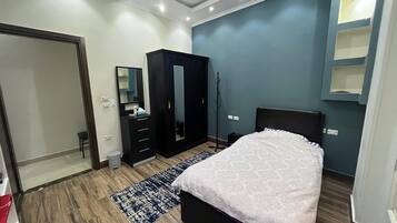 4 bedrooms, iron/ironing board, WiFi, bed sheets