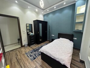 4 habitaciones, tabla de planchar con plancha, wifi y ropa de cama 