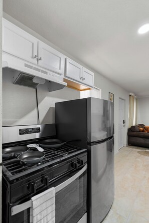 Private kitchen - Western Themed 2 Bed in central El Paso 3 min from Refinery (El Paso)