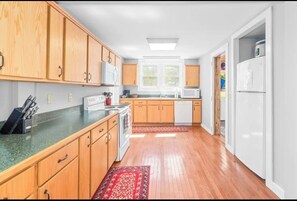 Private kitchen - 5-bedroom charming house 3 miles from the Cooperstown Dreams Park (Milford)