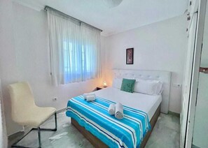 2 bedrooms, iron/ironing board, travel cot, free WiFi - Sea front apartment in Playa Rocio, Puerto Banus with swimming pool and parking (Marbella)