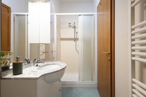 Bathroom - Vrbo Property (Firenze)